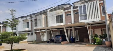 De Cirendeu Town House